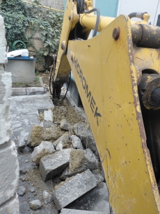 Fabrikada elektrik kablosu i�in kanal a�ma ve k�rma