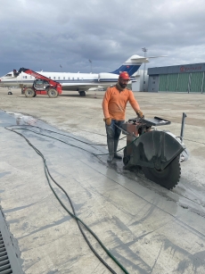 �stanbul havaalan� derz kesme ile kanal, mazgal su tahliye yeri a�ma